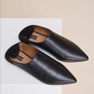 Jaggar convertible pointed toe flats